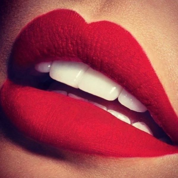 Rote Lippen Permanent Makeup